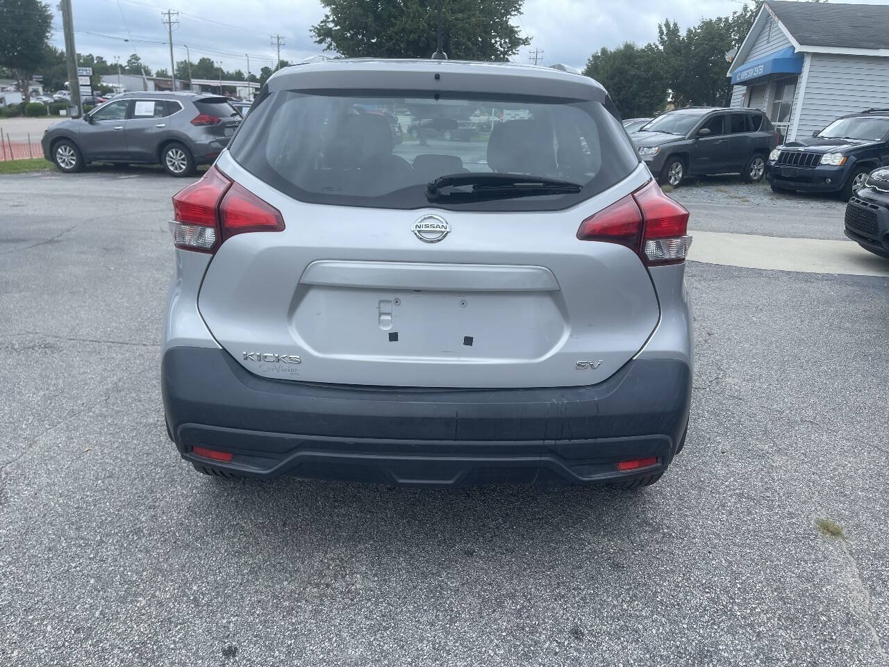 Used 2018 Nissan Kicks SV FWD image 9