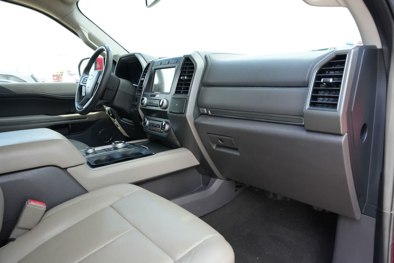 Used 2020 Ford Expedition XLT w/ Equipment Group 202A AWD/4WD image 18