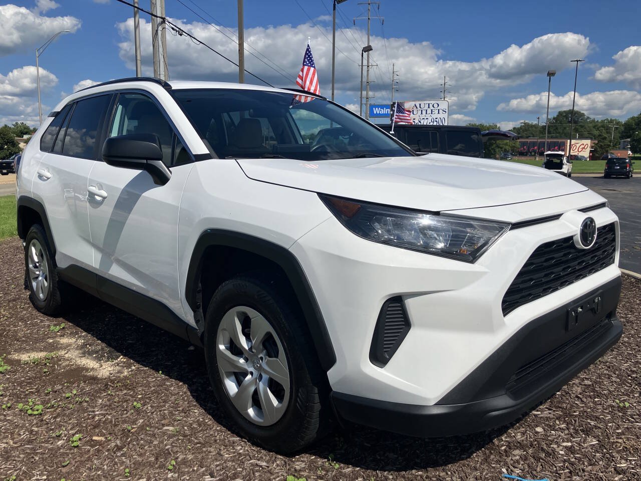 Used 2021 Toyota RAV4 LE FWD image 1