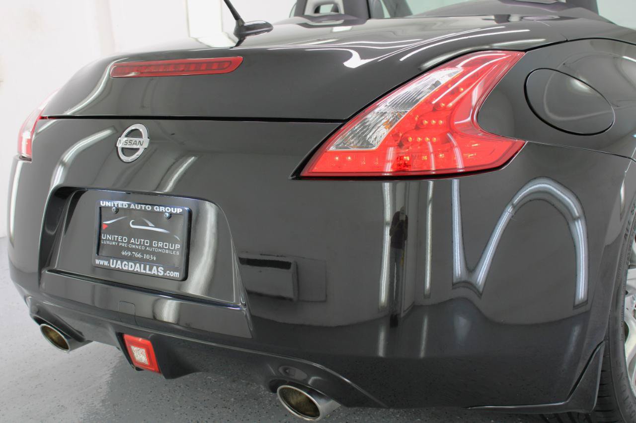 Used 2010 Nissan 370Z Touring w/ Sport Pkg RWD image 23