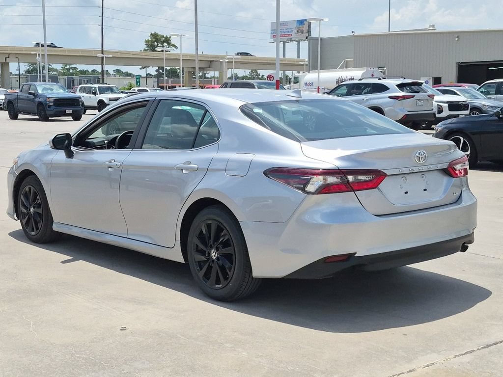 Used 2024 Toyota Camry LE w/ Convenience Package FWD image 4