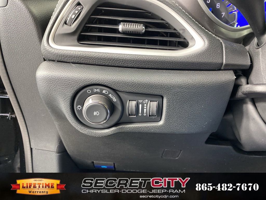 New 2026 Chrysler Pacifica Select image 15