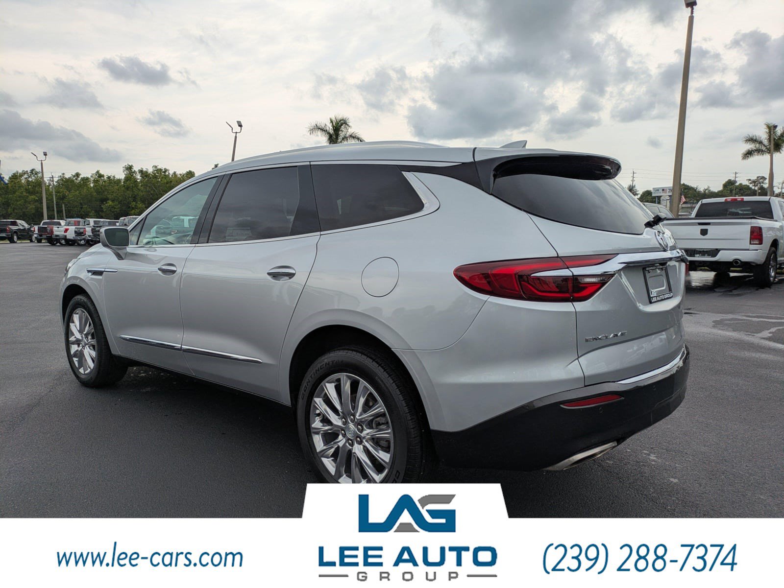 Used 2020 Buick Enclave Essence w/ Sound and Sites Package FWD image 5