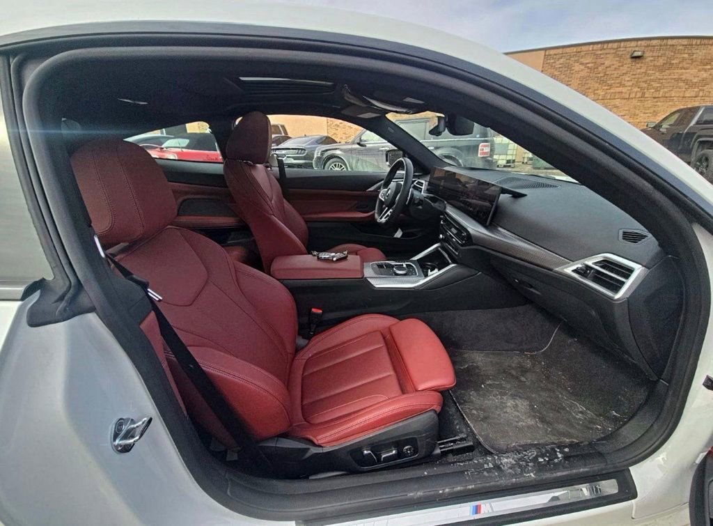 Used 2025 BMW M440i Coupe w/ Premium Package image 4