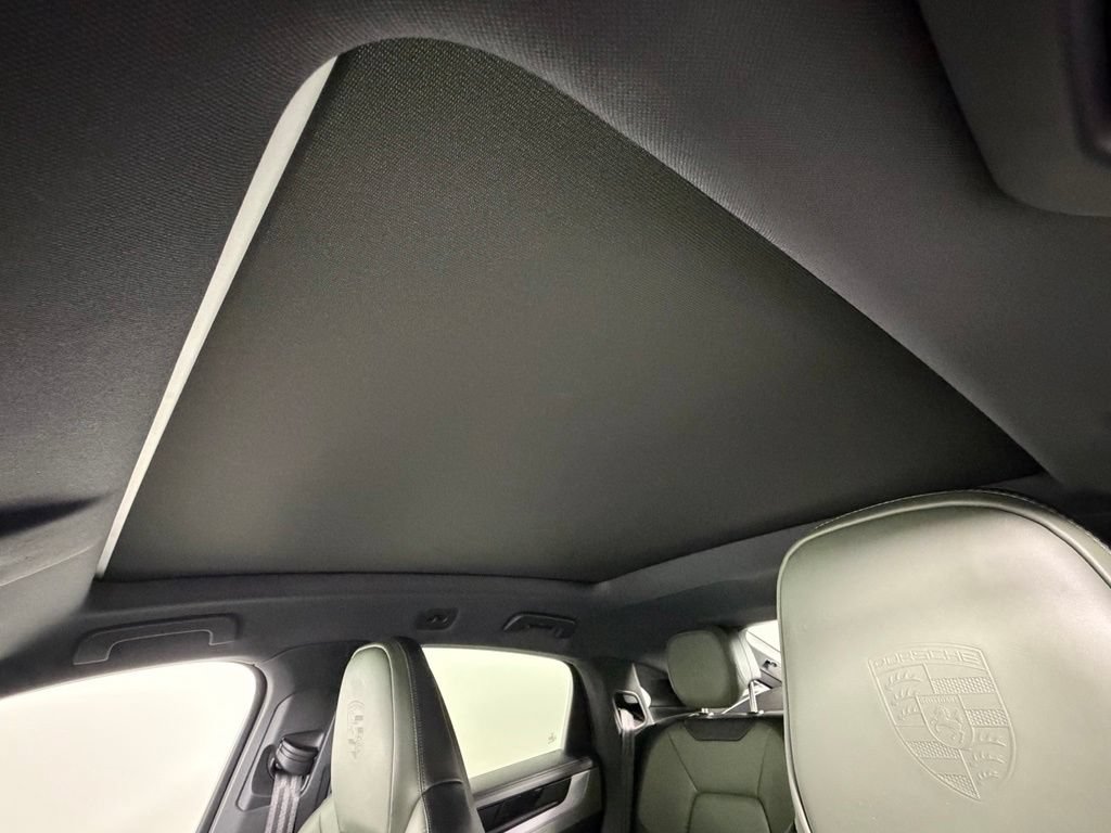 Certified 2025 Porsche Cayenne Coupe AWD/4WD image 21