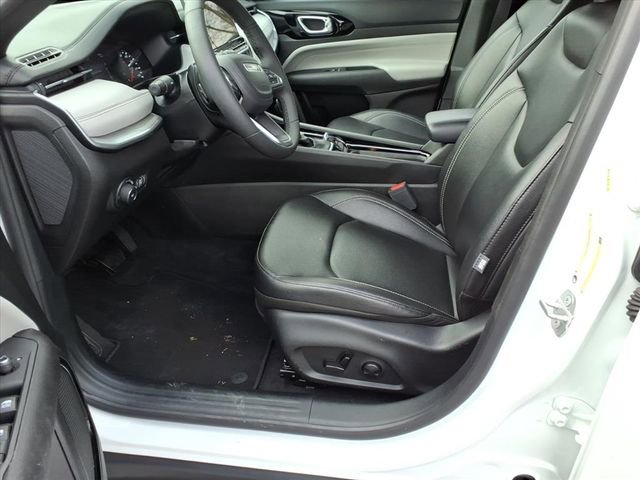 Used 2025 Jeep Compass Limited AWD/4WD image 11