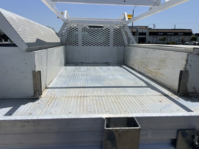 Used 2022 Ford F550 2WD Regular Cab Super Duty image 11