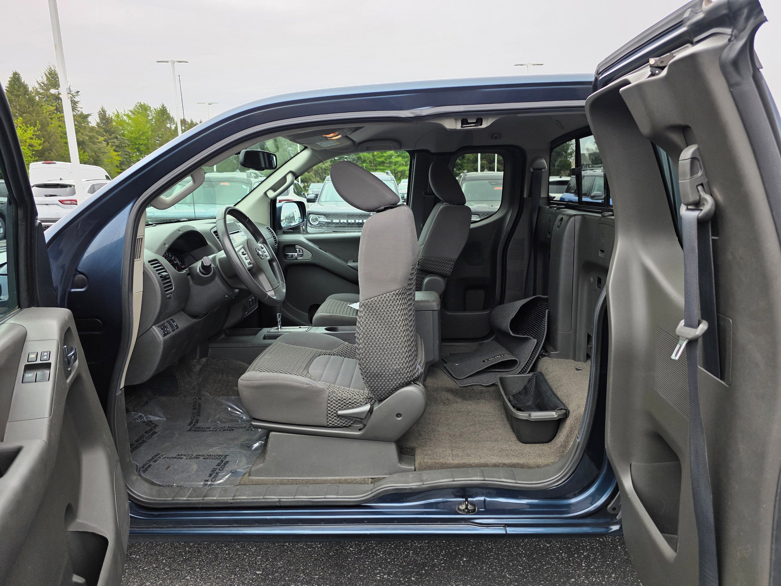 Used 2013 Nissan Frontier SV w/ SV Value Truck Pkg RWD image 10