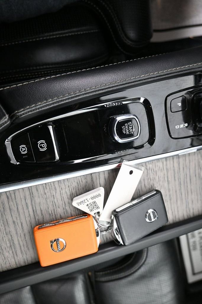 Used 2022 Volvo XC90 T8 Inscription image 16