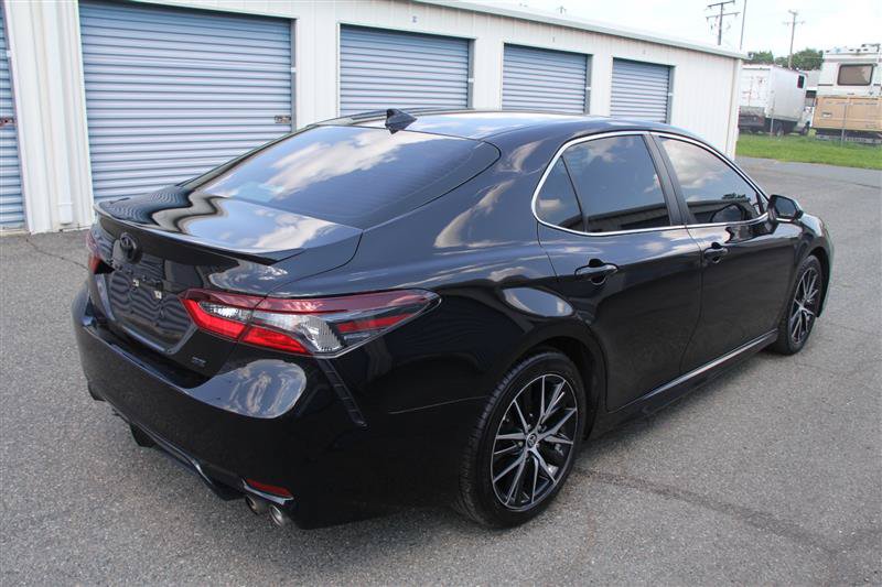 Used 2022 Toyota Camry SE w/ Cold Weather Package FWD image 5