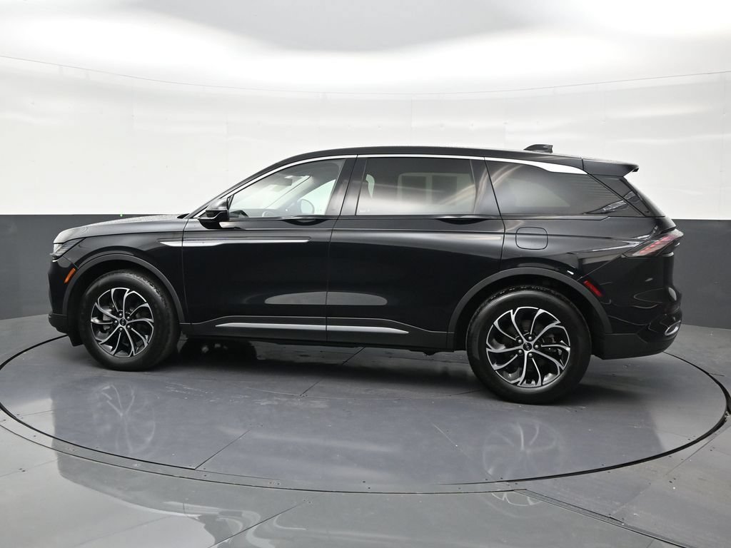 Used 2025 Lincoln Nautilus Premier AWD/4WD image 2