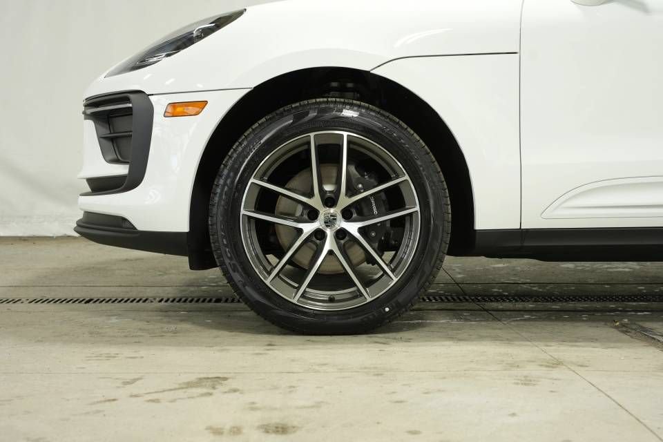 Certified 2026 Porsche Macan AWD/4WD image 41
