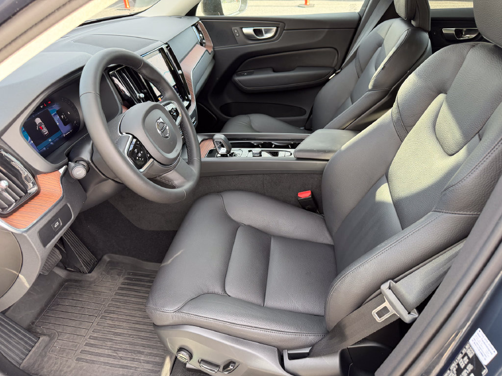 Used 2024 Volvo XC60 B5 Plus w/ Protection Package Premier AWD/4WD image 3
