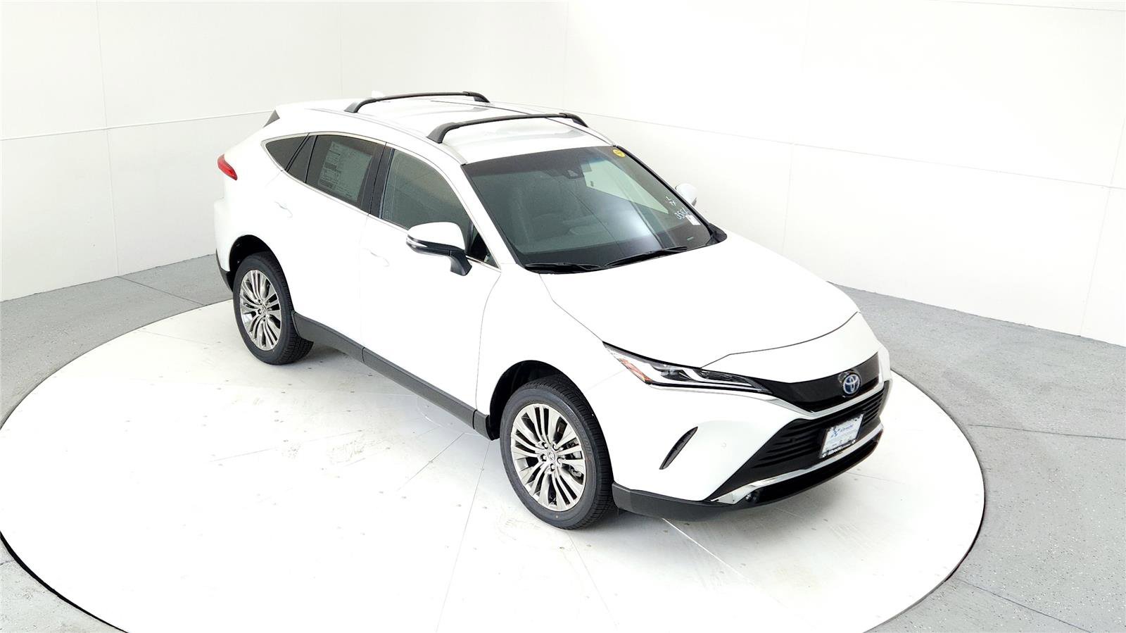 Used 2024 Toyota Venza XLE image 13