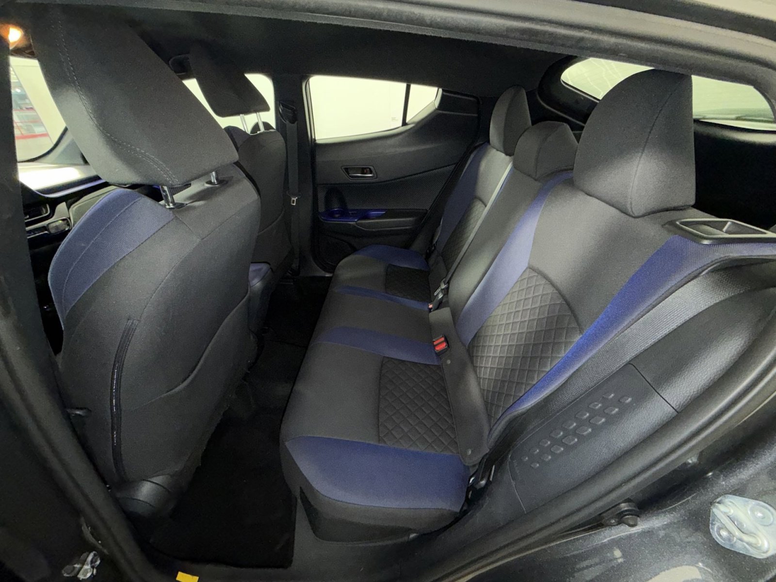 Used 2021 Toyota C-HR XLE image 23