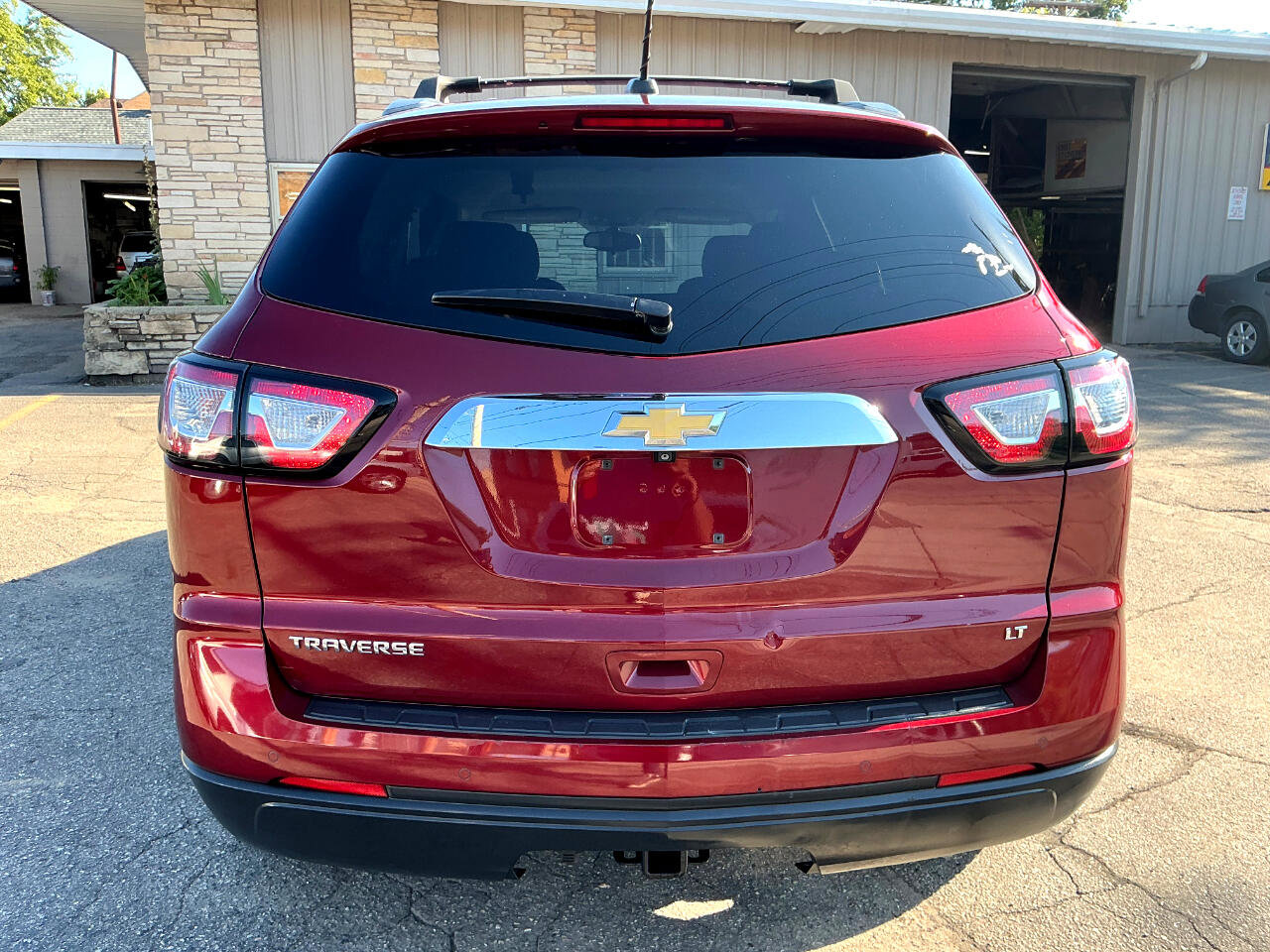 Used 2017 Chevrolet Traverse LT w/ Style and Technology Package image 4