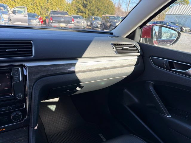 Used 2018 Volkswagen Passat 2.0T SE FWD image 29