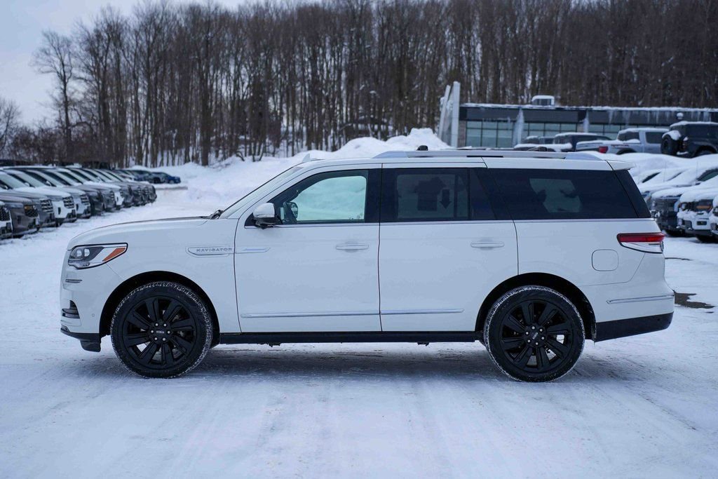 Used 2024 Lincoln Navigator Reserve image 8
