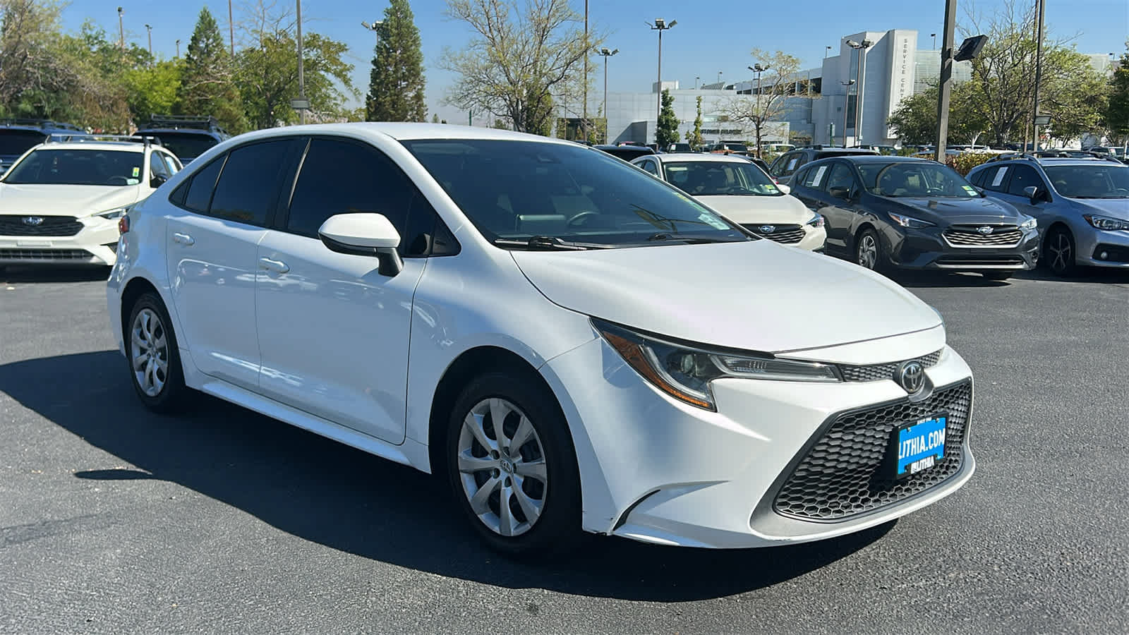 Used 2020 Toyota Corolla LE FWD image 3