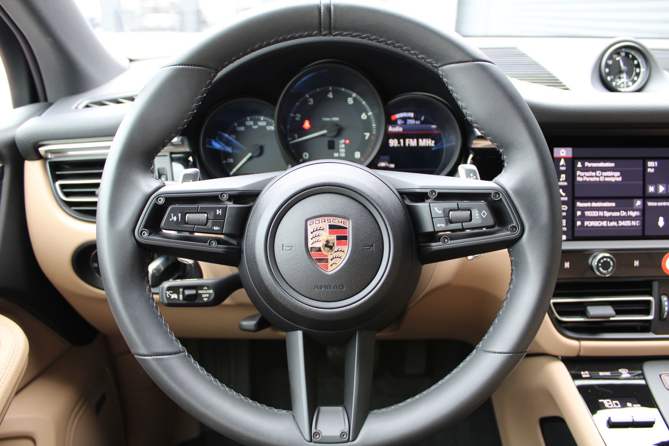 Used 2025 Porsche Macan image 15