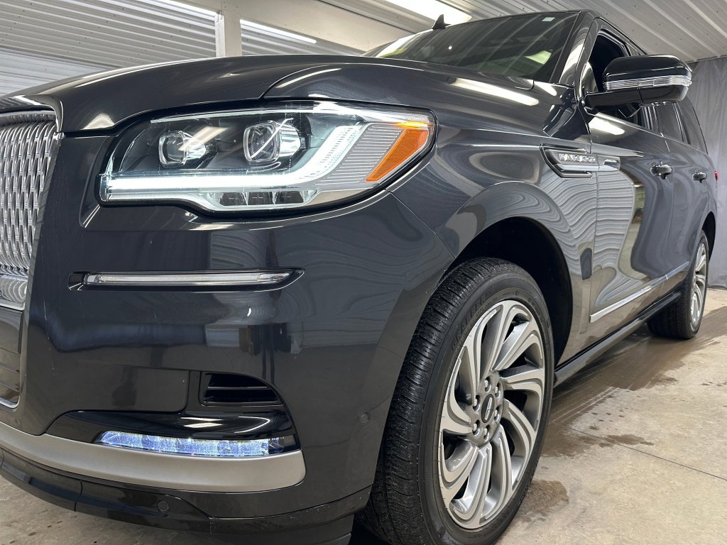 Used 2023 Lincoln Navigator Reserve image 38