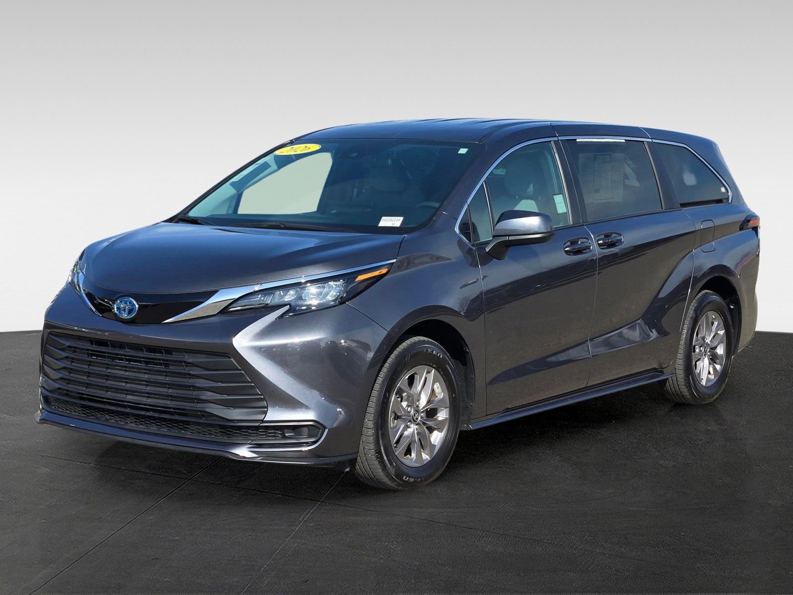 Used 2025 Toyota Sienna LE FWD image 8