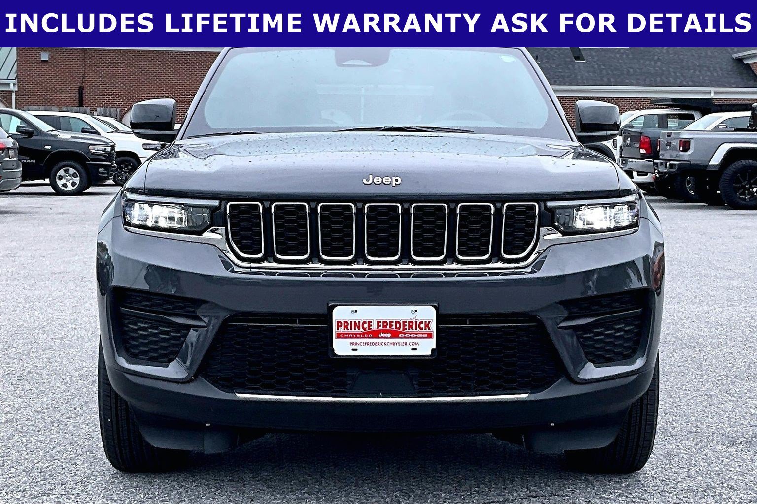 Used 2025 Jeep Grand Cherokee 4WD image 2