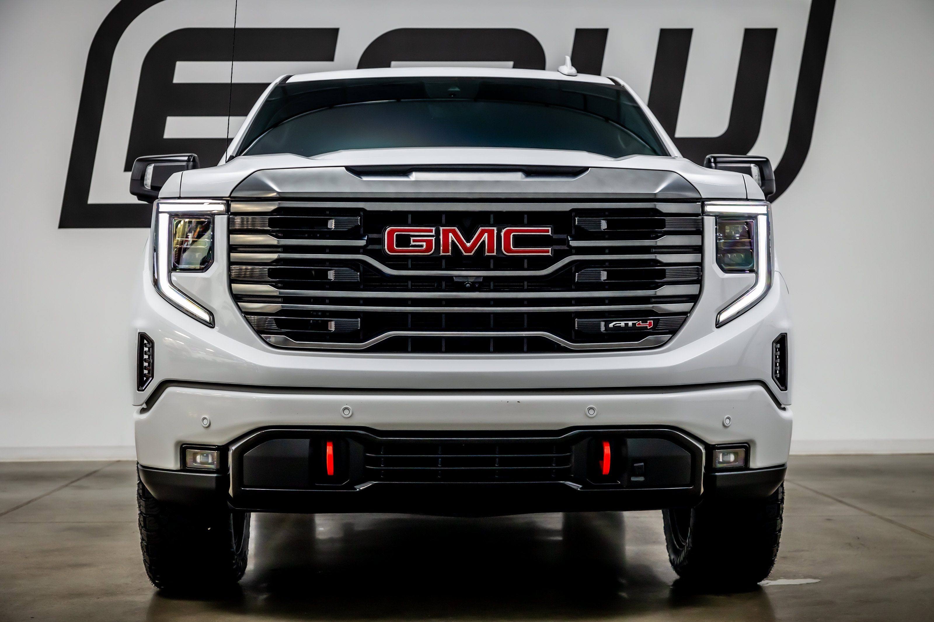 Used 2024 GMC Sierra 1500 AT4 w/ Technology Package AWD/4WD image 4