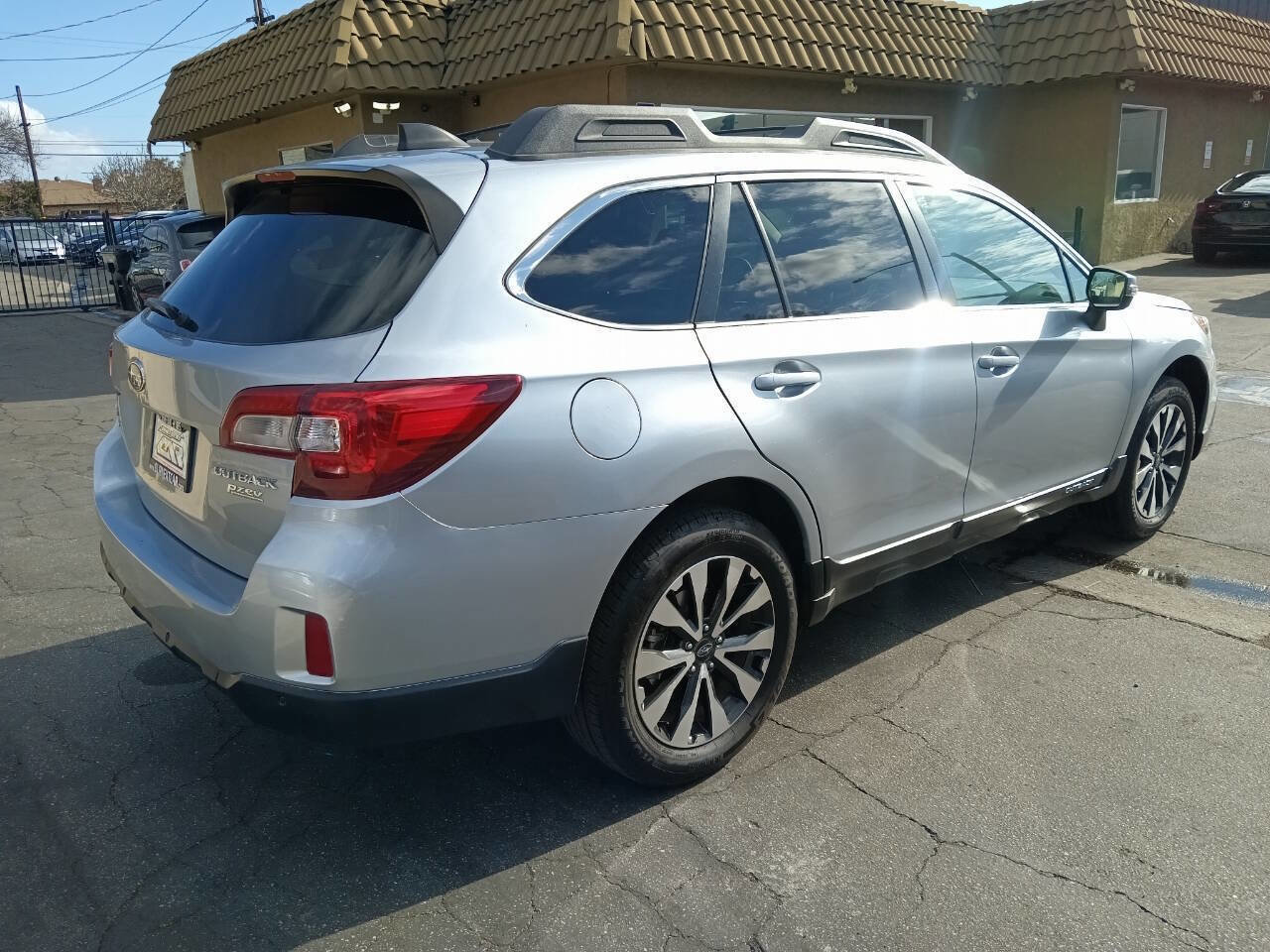 Used 2017 Subaru Outback 2.5i Limited image 13