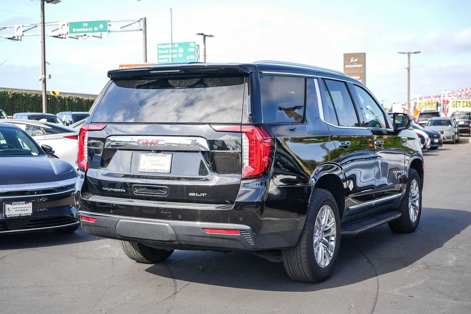 Used 2024 GMC Yukon SLT AWD/4WD image 8