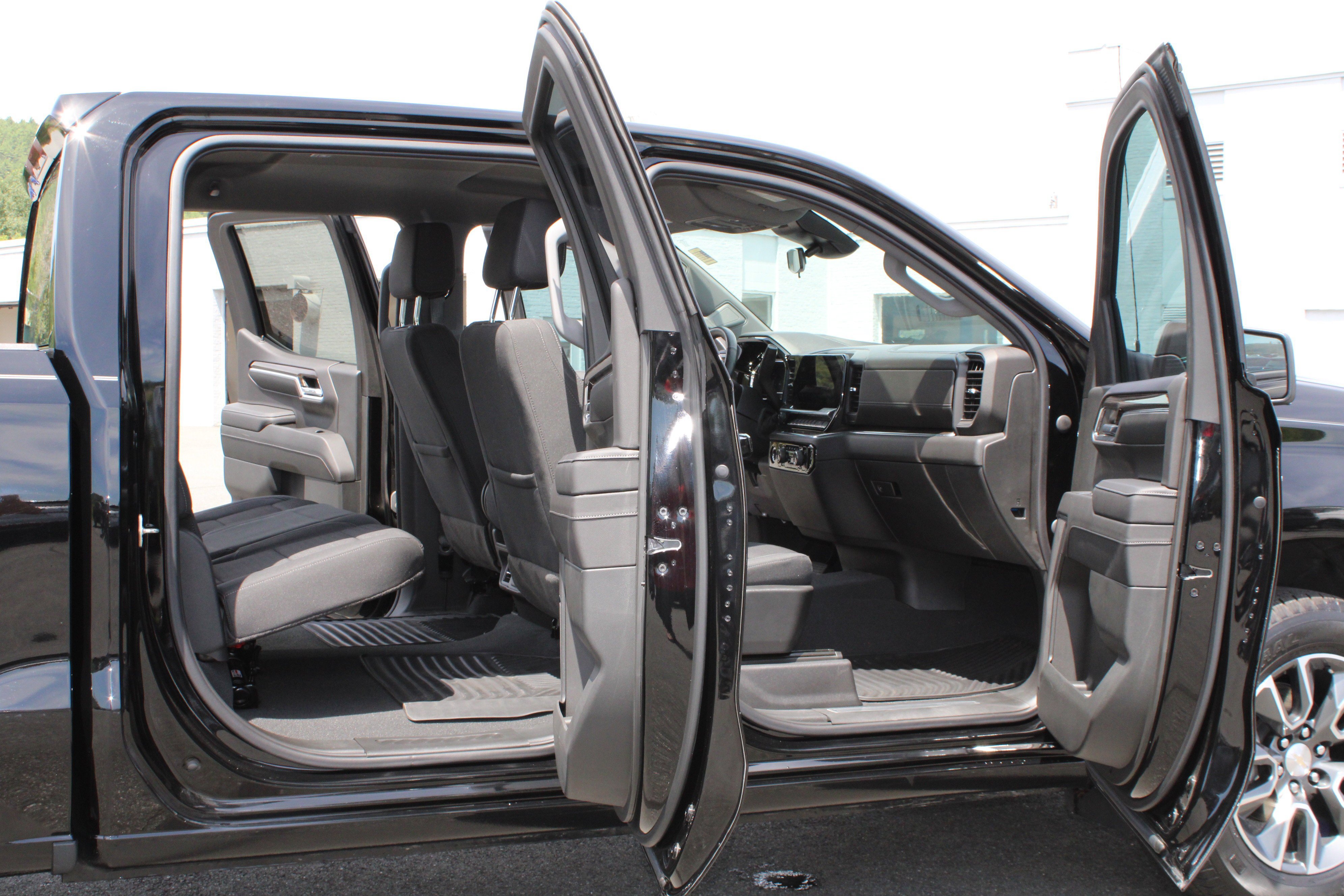 Used 2023 Chevrolet Silverado 1500 LT AWD/4WD image 17