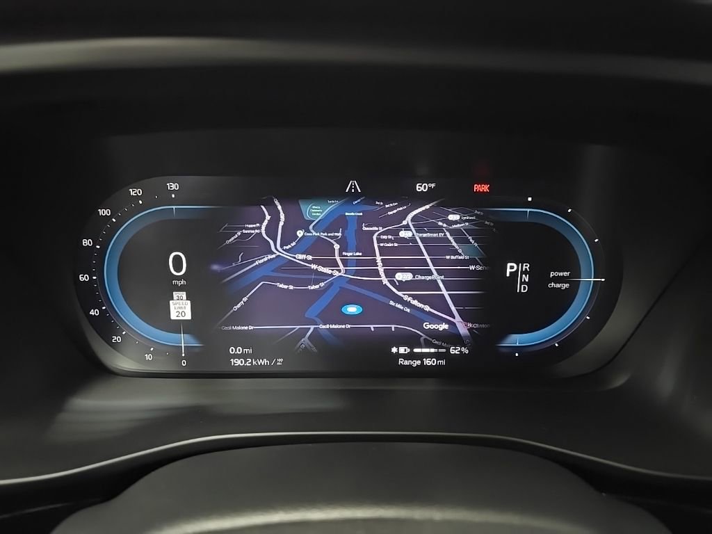 Used 2022 Volvo XC40 P8 Recharge Plus image 22