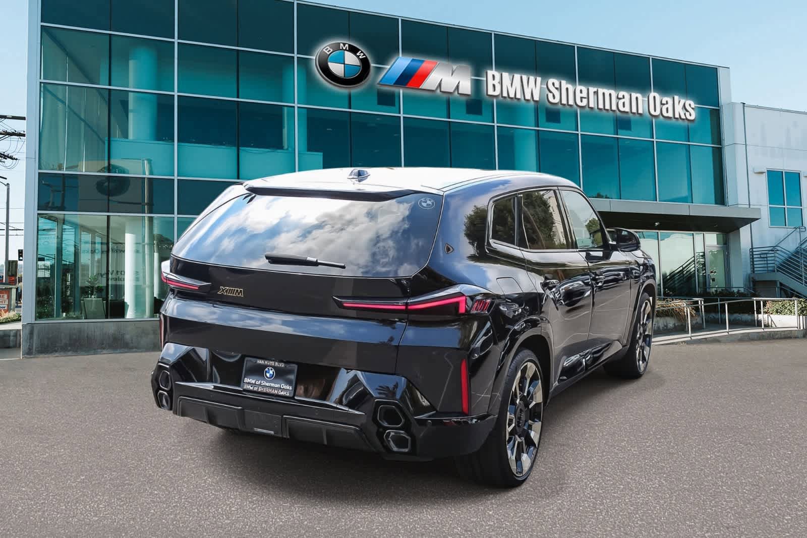 Certified 2023 BMW XM AWD/4WD image 4