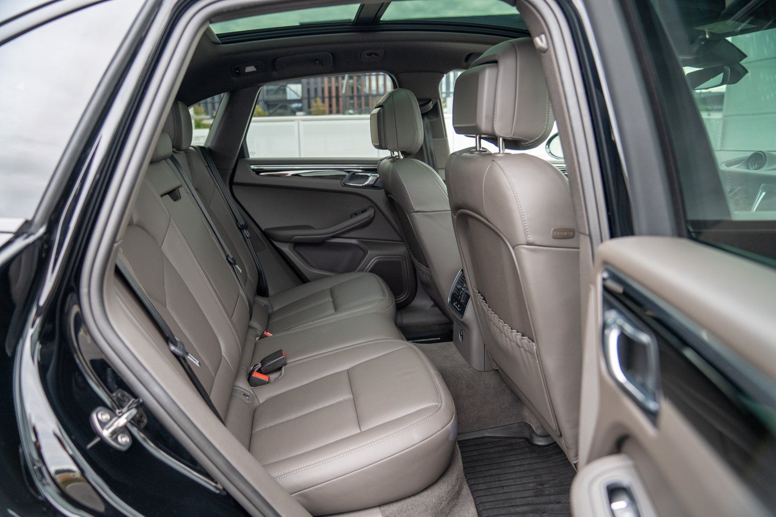Certified 2026 Porsche Macan AWD/4WD image 23