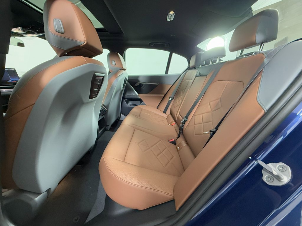 New 2025 BMW 540i xDrive w/ Premium Package image 17