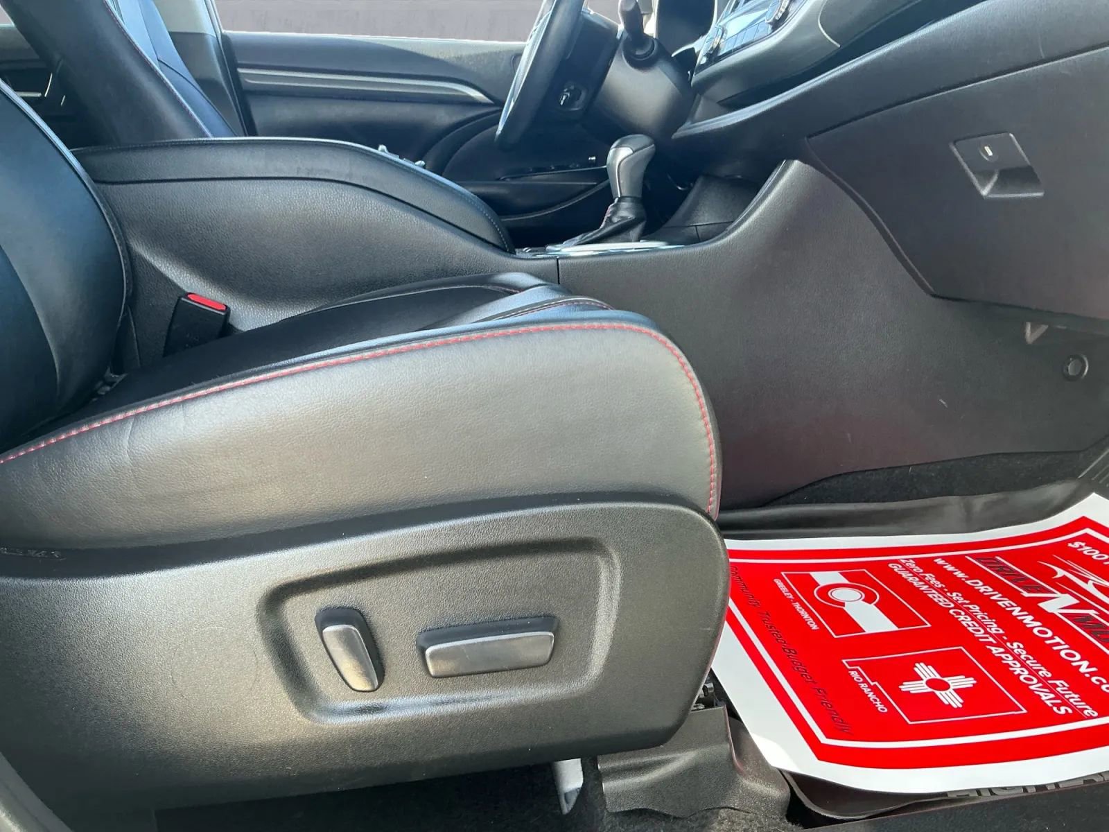 Used 2019 Toyota Highlander SE image 23