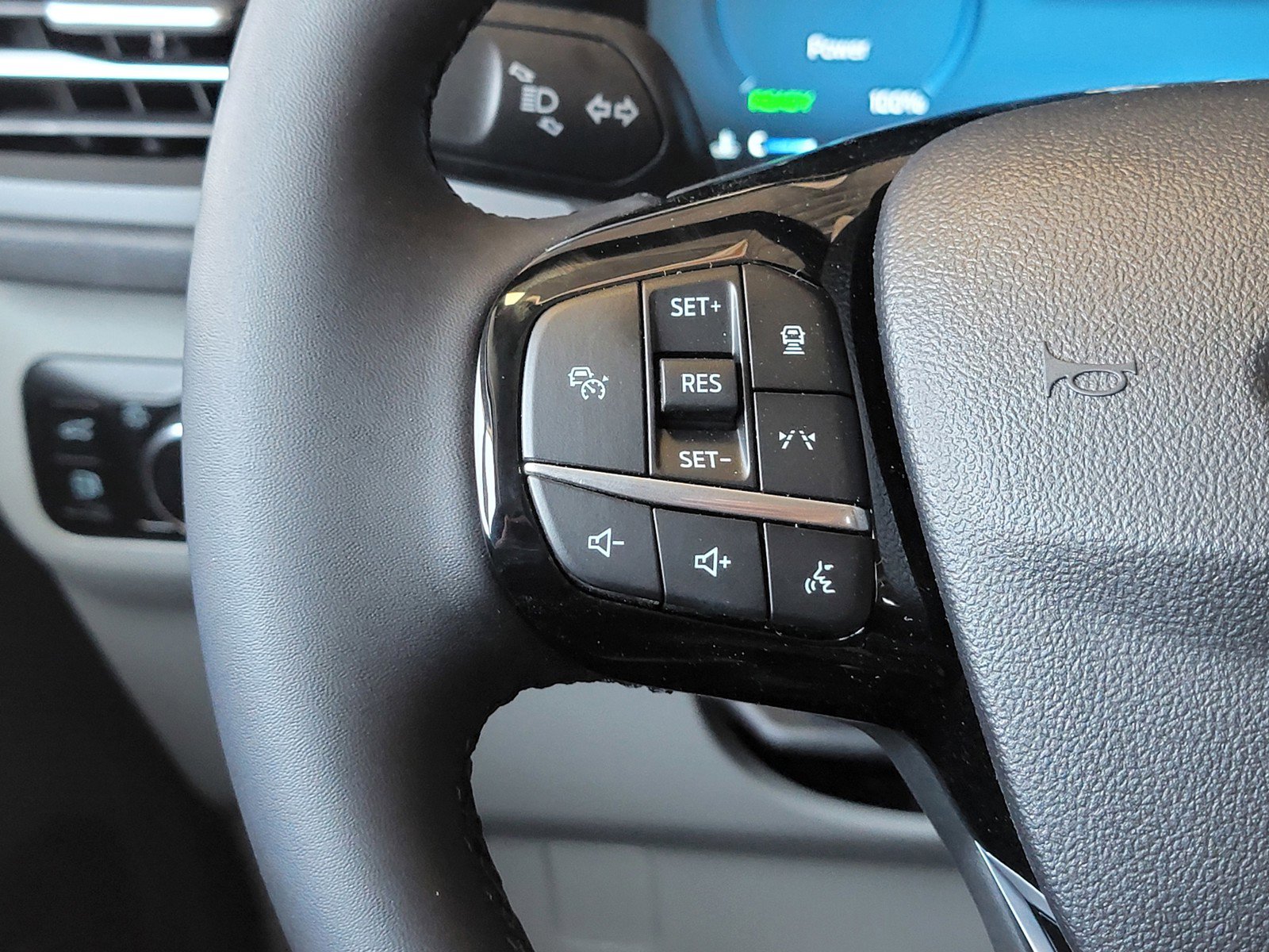 New 2024 Ford Escape SE w/ PHEV Premium Package image 26