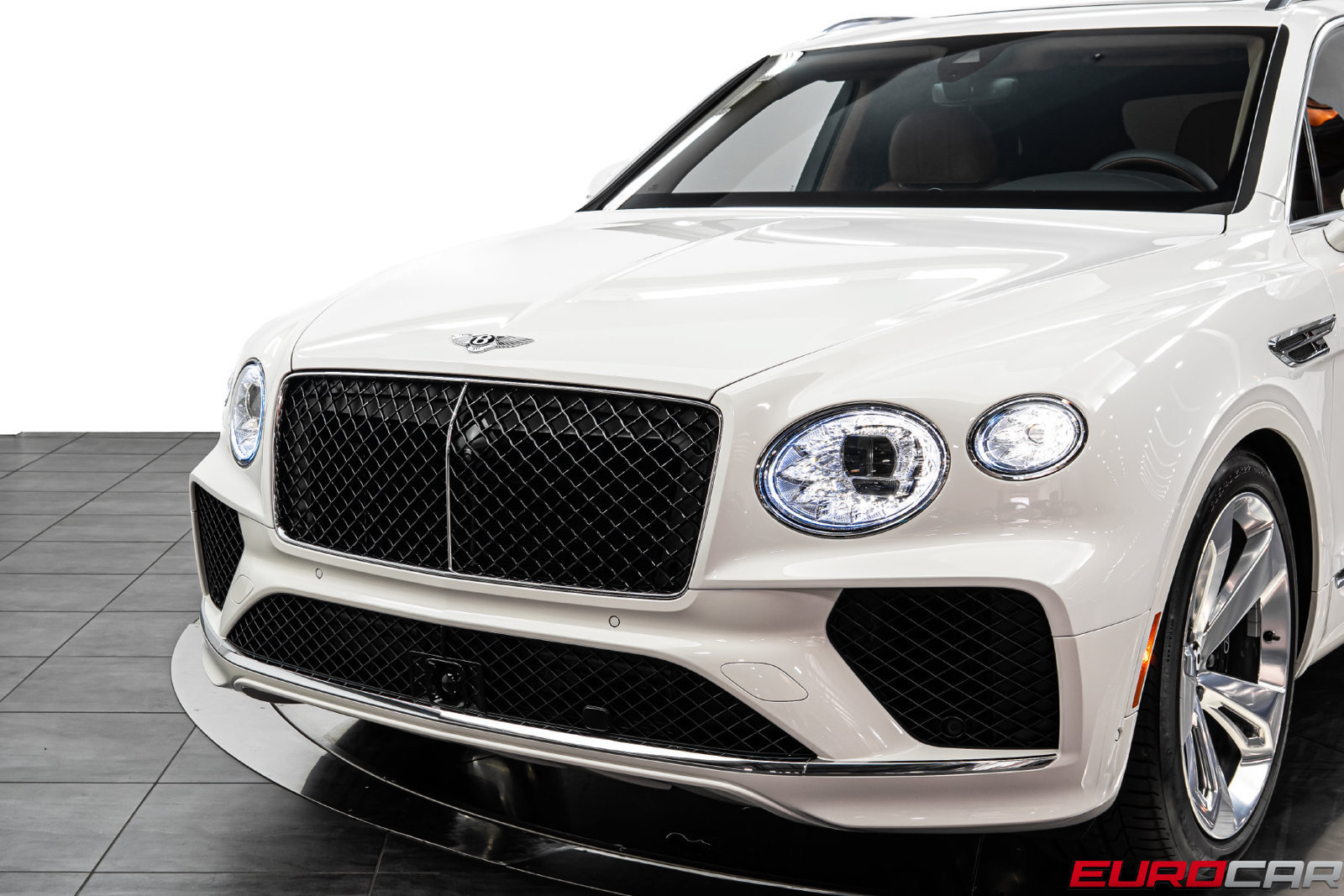 Used 2024 Bentley Bentayga AWD/4WD image 12