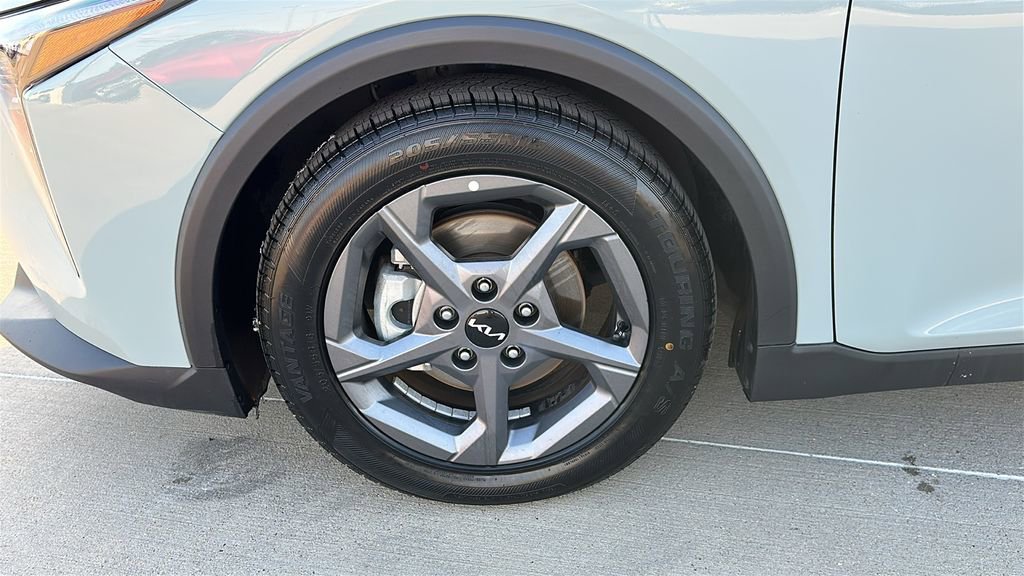 Used 2025 Kia K4 LXS image 6