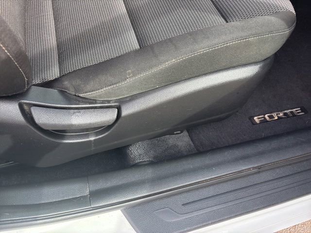 Used 2017 Kia Forte LX FWD image 32