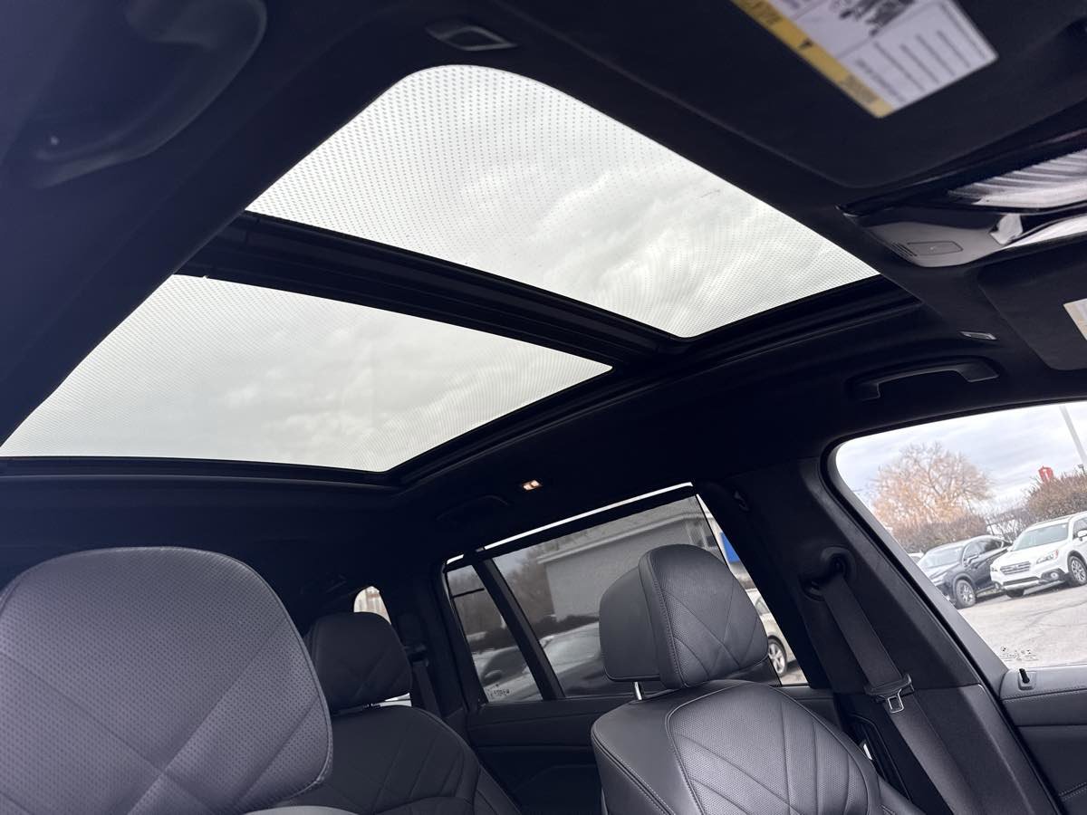 Used 2023 BMW X7 xDrive40i w/ Executive Package image 28