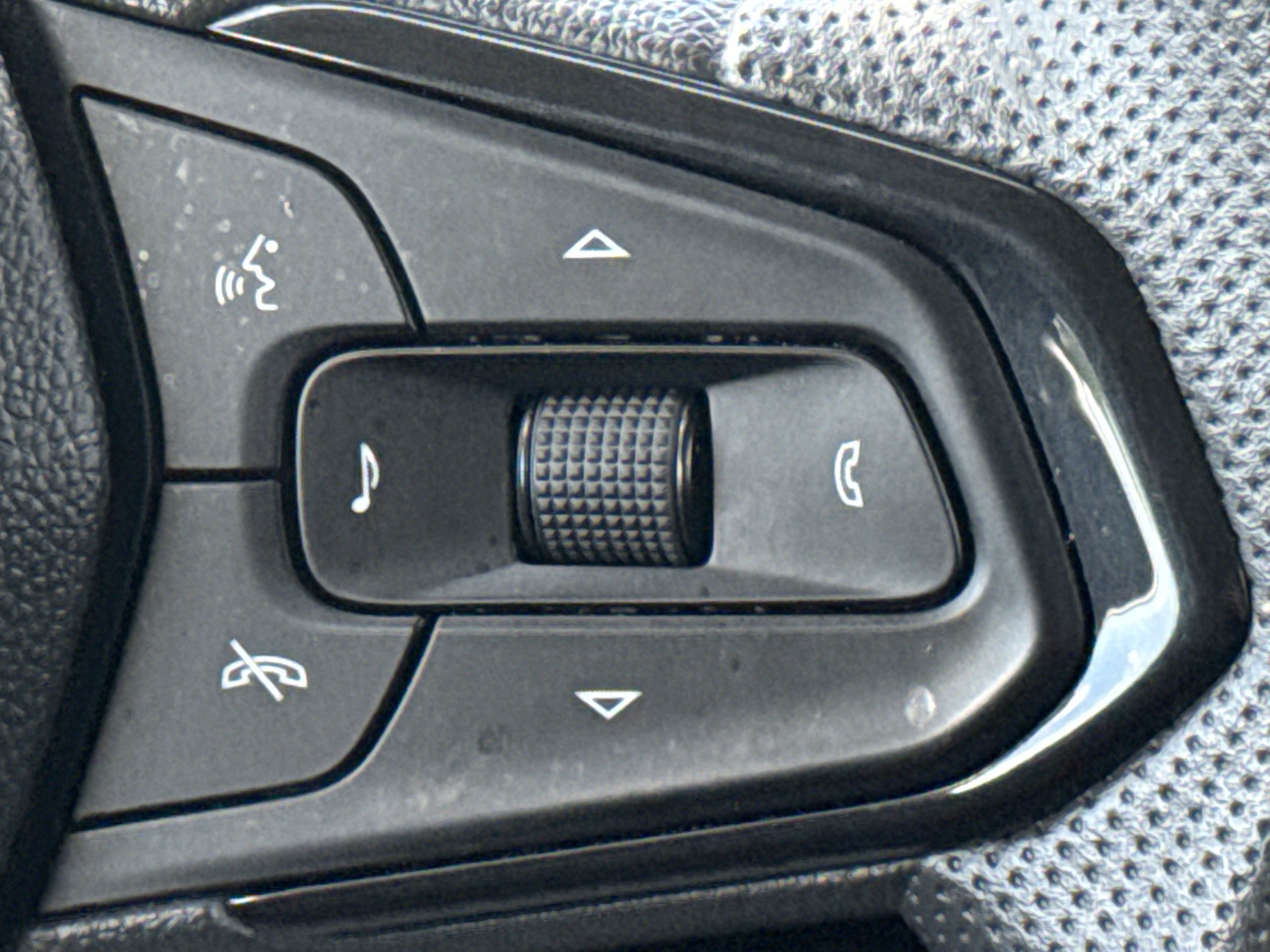 Used 2025 Chevrolet Trax LT FWD image 20