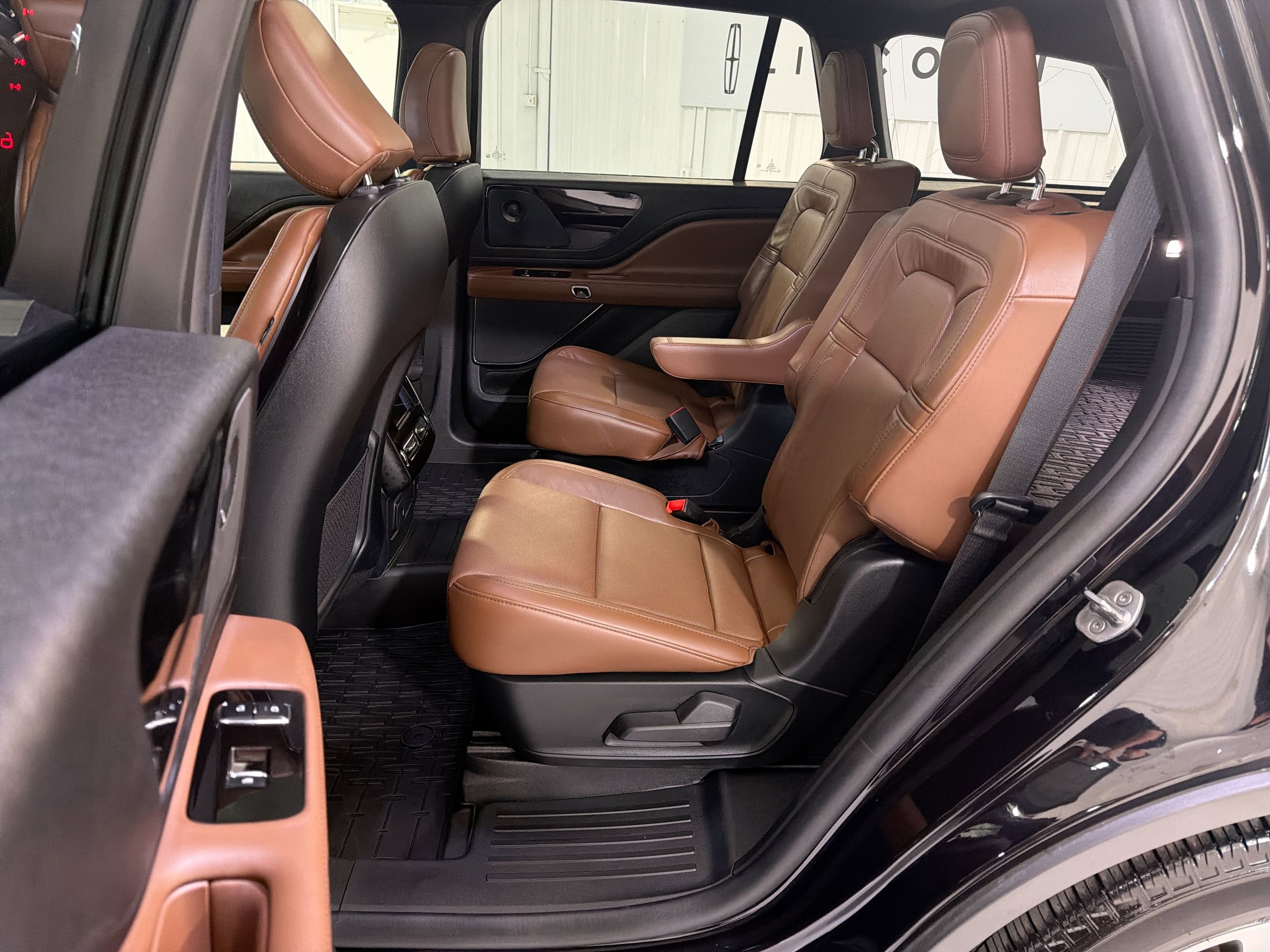 Used 2023 Lincoln Aviator Reserve w/ Elements Package Plus image 25