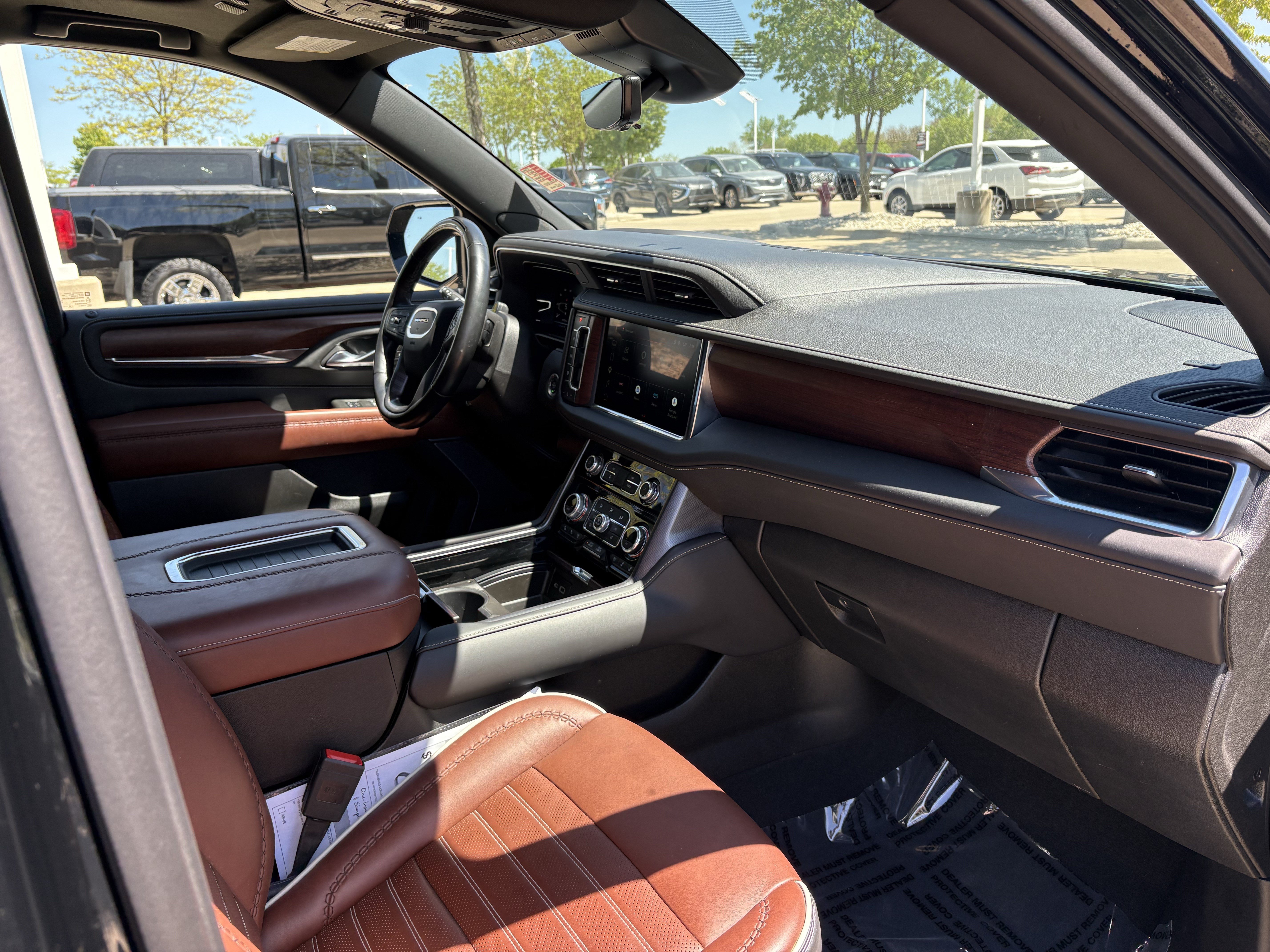 Used 2023 GMC Yukon Denali Ultimate AWD/4WD image 17
