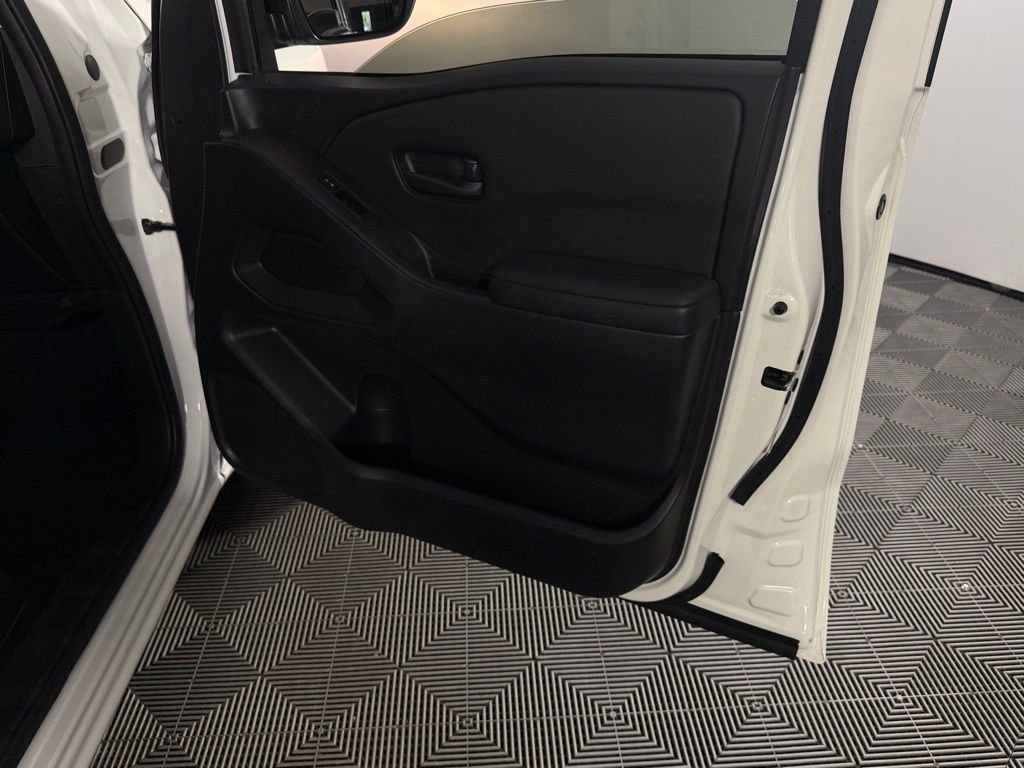 Used 2024 Nissan Frontier S image 31