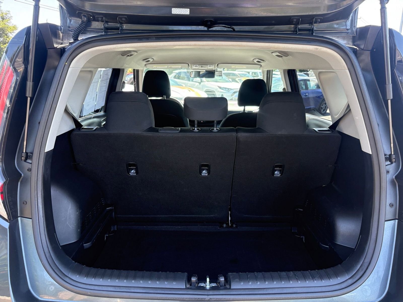 Used 2025 Kia Soul LX w/ LX Technology Package FWD image 29