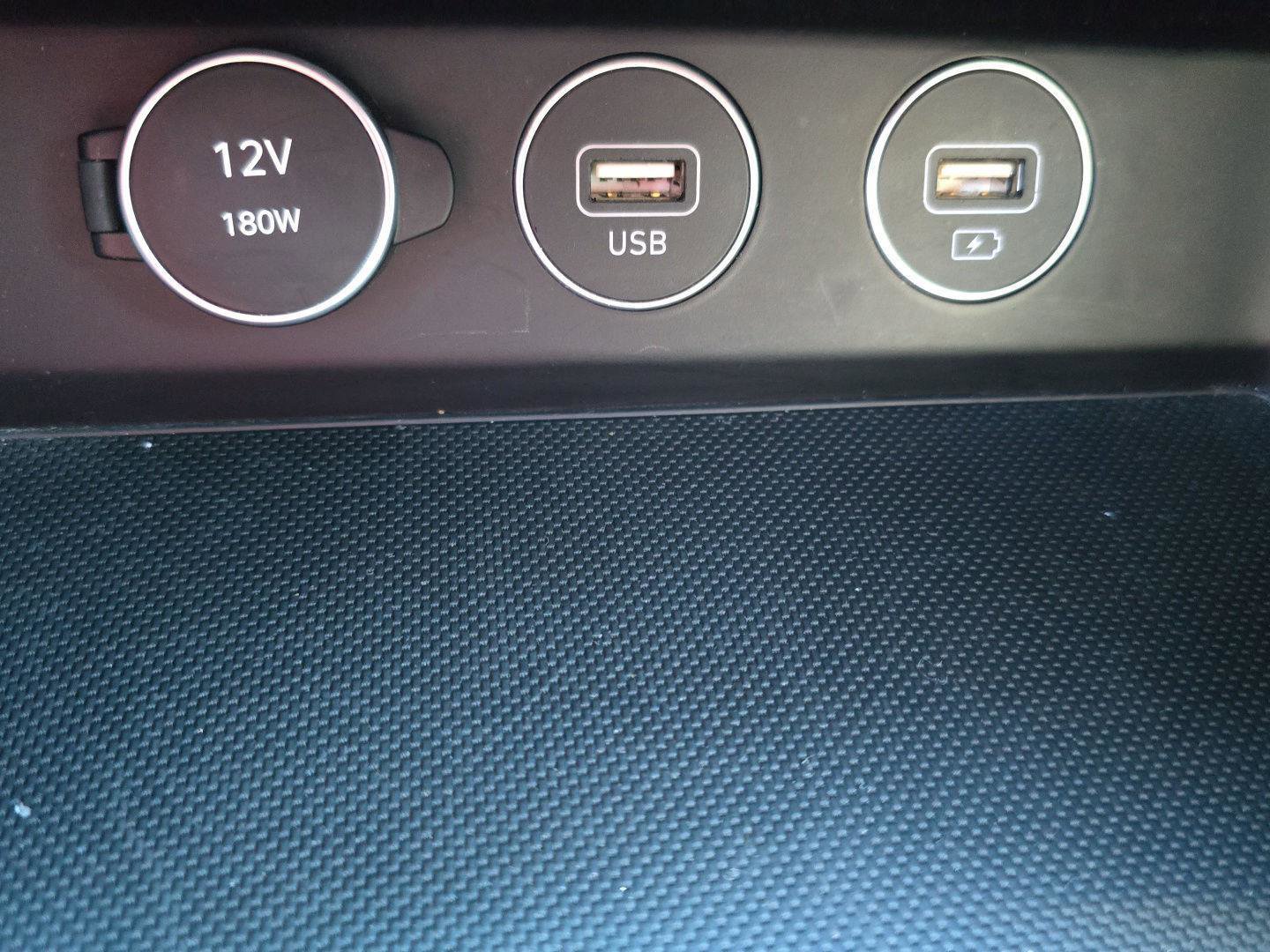 Used 2023 Genesis G70 2.0T image 21