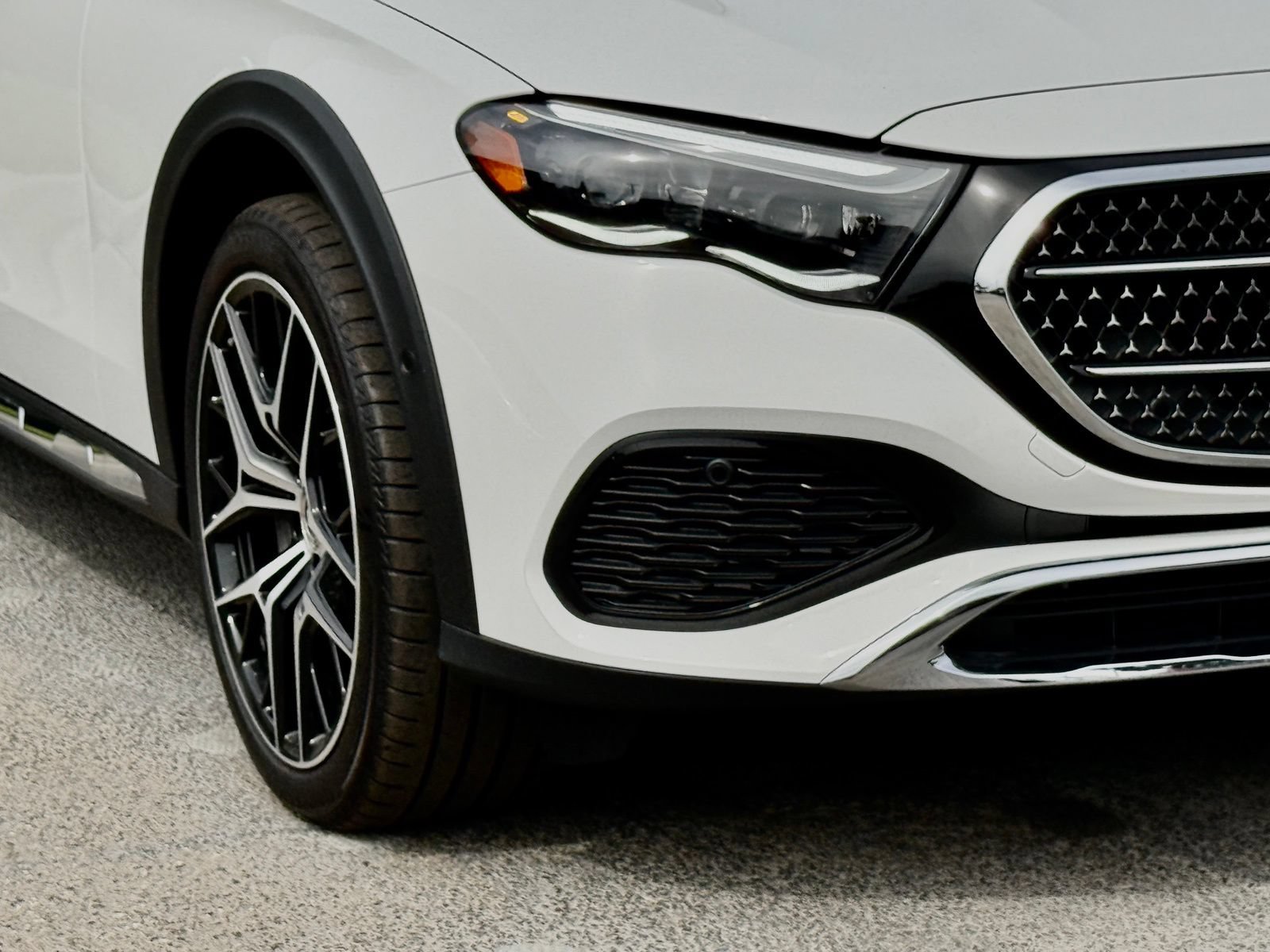 New 2026 Mercedes-Benz E 450 4MATIC All-Terrain Wagon image 9