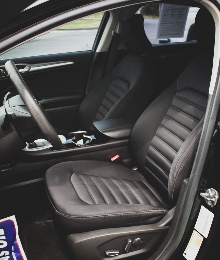 Used 2016 Ford Fusion SE FWD image 17