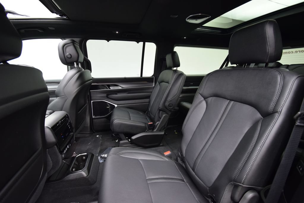 New 2026 Jeep Grand Wagoneer L Limited AWD/4WD image 37